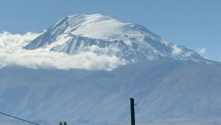 Ağrı Dağı’nda İlk Kar Rüzgârıyla Geldi: Bu Yıl Erken Kar Yağdı