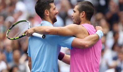 Alcaraz Djokovic’i Yenerek ABD Açık’ta Finale Yürüyor: Yarı Finalde Sinner ve Auger-Aliassime Mücadelesi
