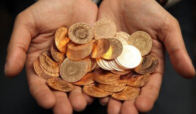 Altın Piyasasında Belirsizliklerin Gücü: Ons Fiyatı ve Gram Altın Rekorları