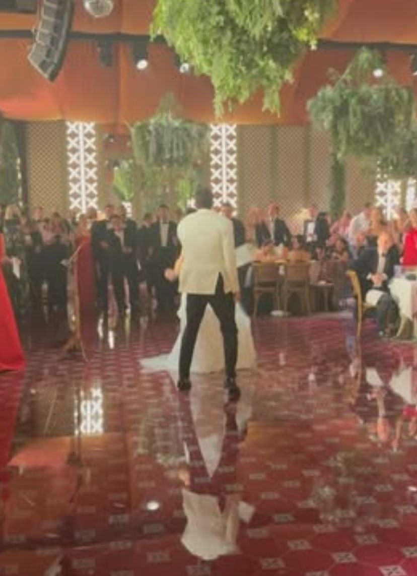 Aslı Angın ve Ahmet Onur'un İsviçre Gstaad'daki Unutulmaz Düğünü: Türk Sosyetesi Gecenin Parlayan Yıldızlarıyla Buluştu