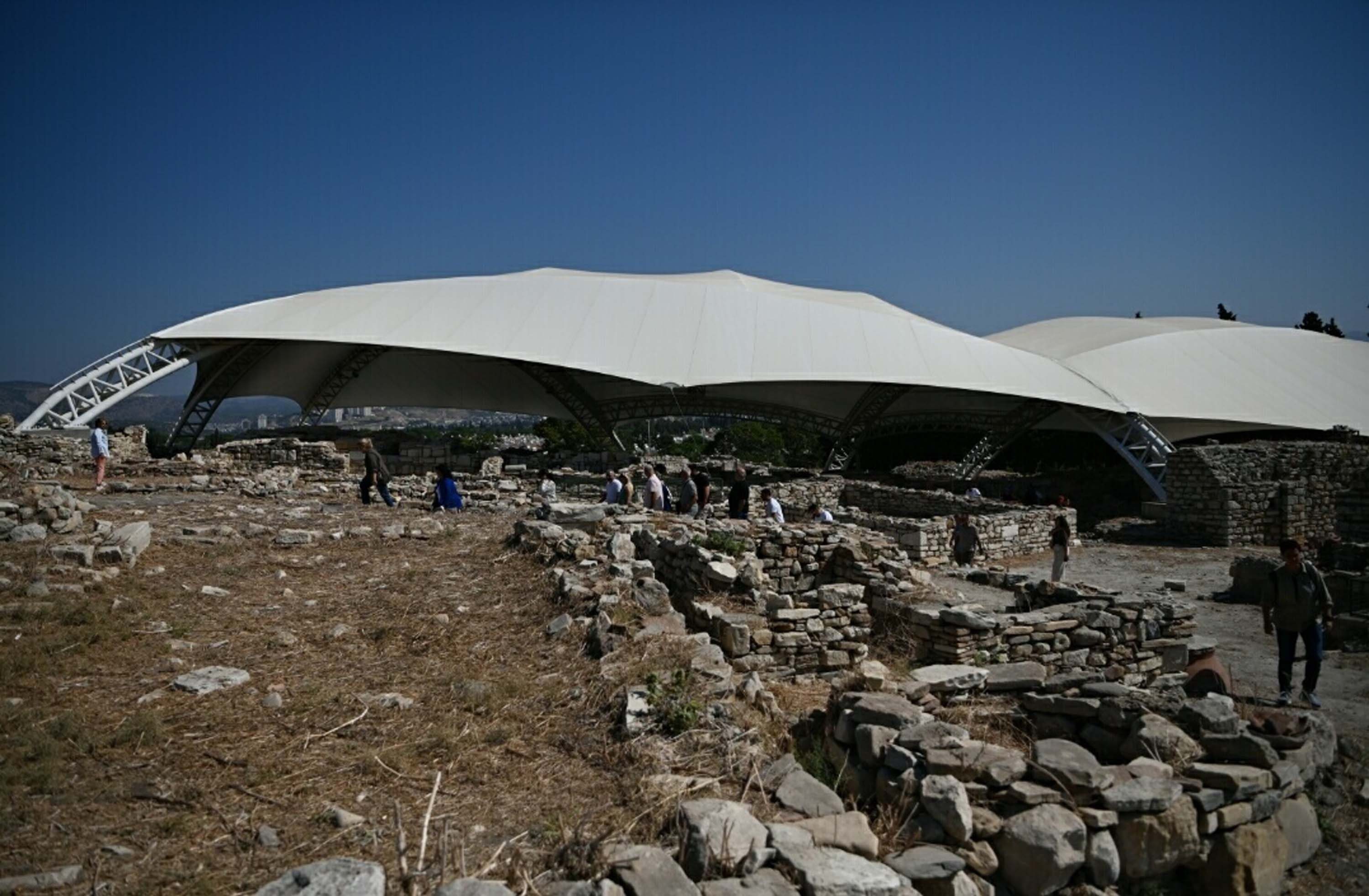Kadıkalesi Keşfi: Cam Şişeler ve Kokularla Tarihin Yeniden Canlandığı Arkeolojik Proje