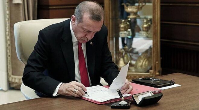 Kararnameyle Atamalar ve Görevden Alımlar: Bakanlıklar ve Kurullar İçin Güncel Görev Dağılımları